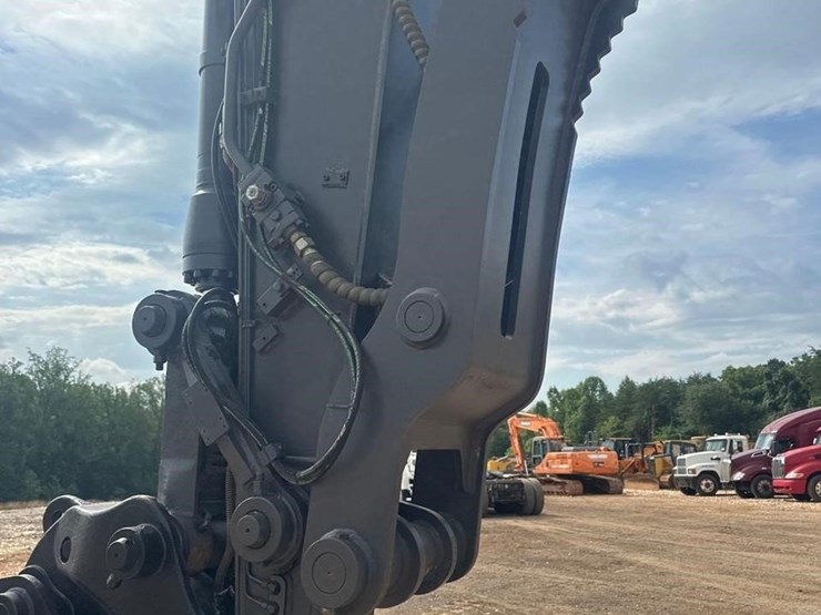 2021-volvo-ecr145el-image-12