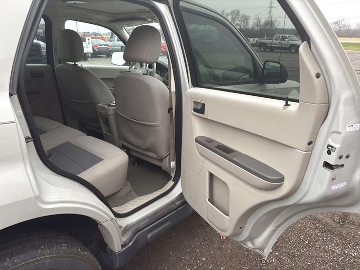 2008-ford-escape-image-17