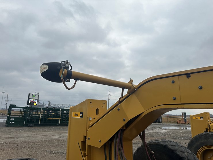 2022-caterpillar-140gc-image-38