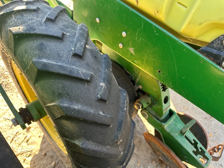 john-deere-1720-image-36