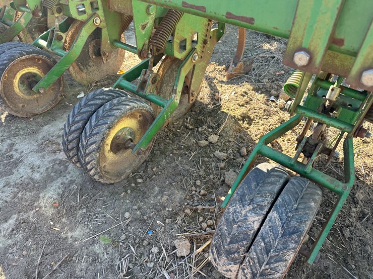 john-deere-16-image-46