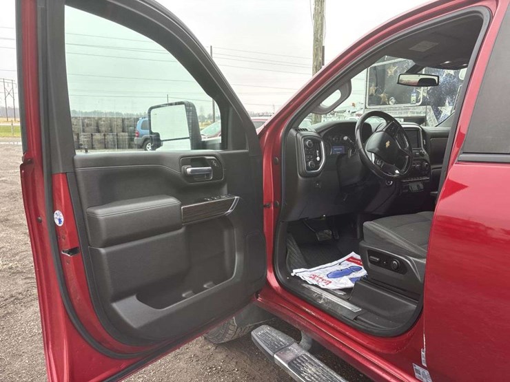 2022-chevrolet-silverado-2500-image-12