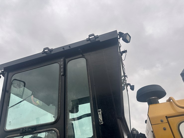 2022-caterpillar-140gc-awd-image-30