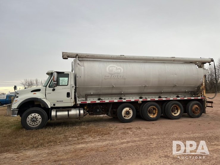 2005-international-7600-image-13