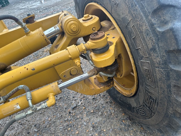 2022-caterpillar-140gc-awd-image-18