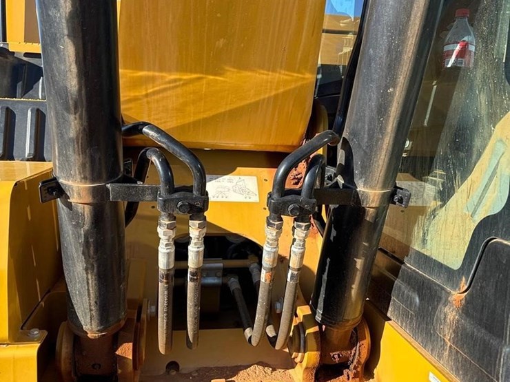 2023-caterpillar-320gc-image-12