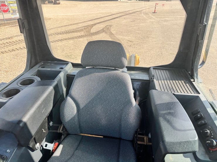 2020-deere-450k-image-15