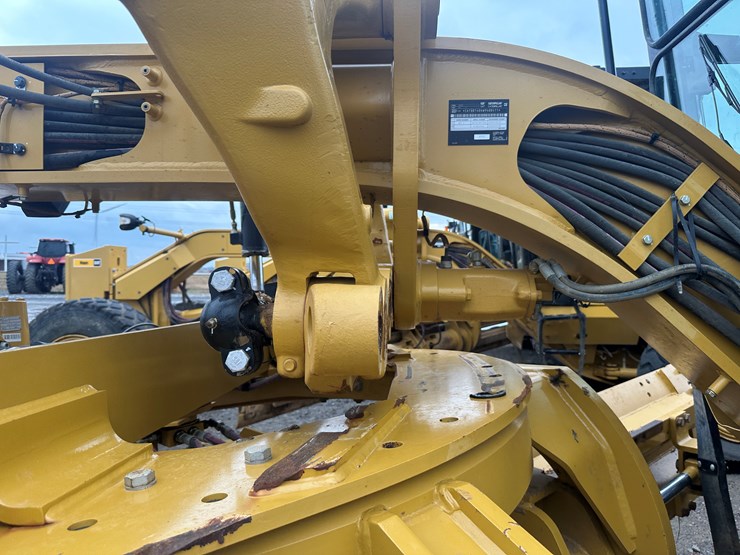 2022-caterpillar-140gc-image-30
