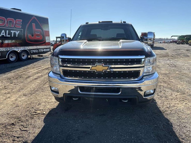 2013-chevrolet-3500hd-image-8