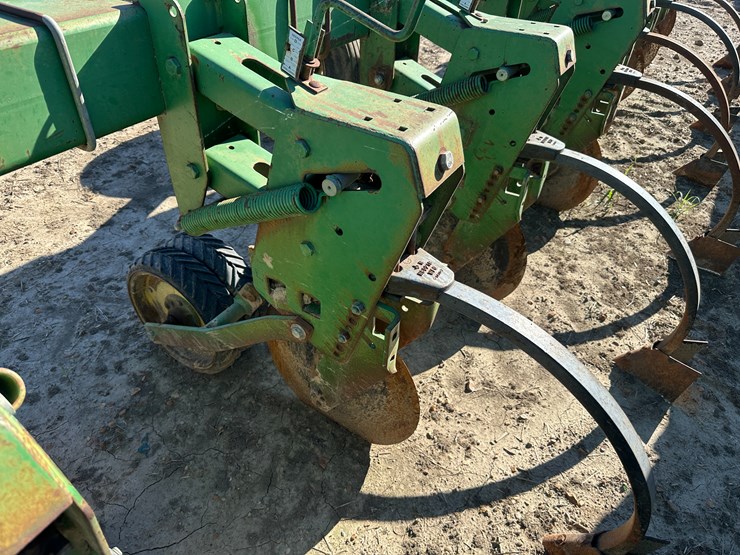 john-deere-16-image-23