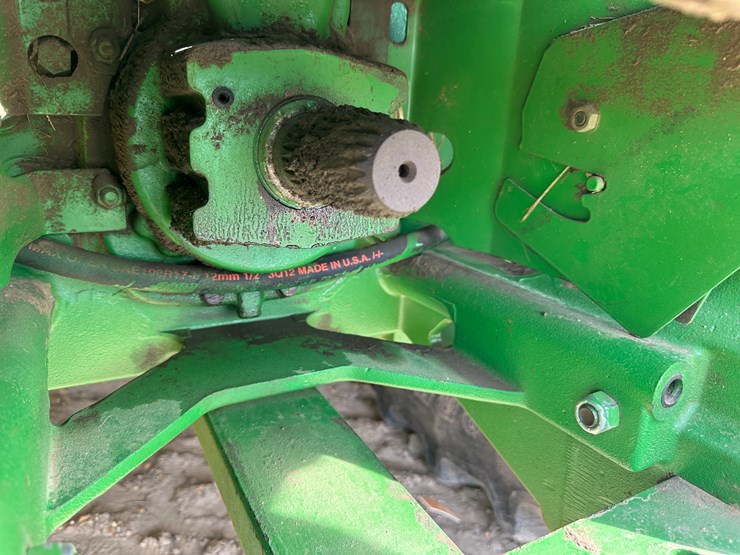 2012-john-deere-8360r-image-22