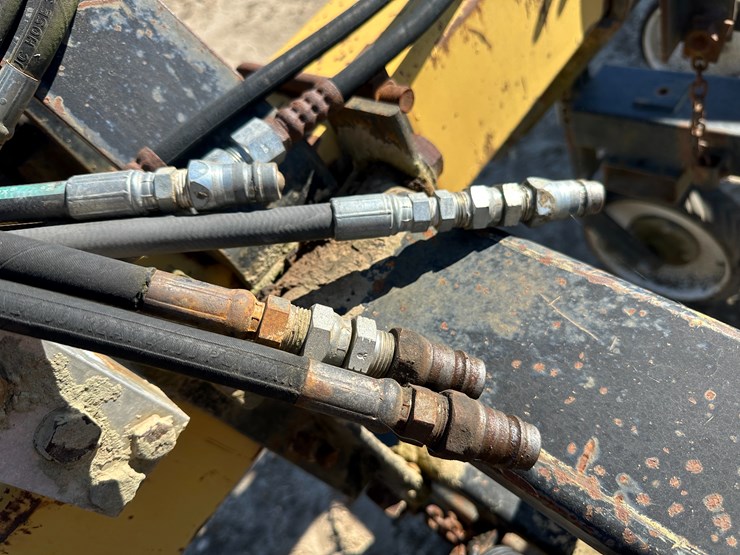 #33726-•-16-row-30"-cultivator-image-41