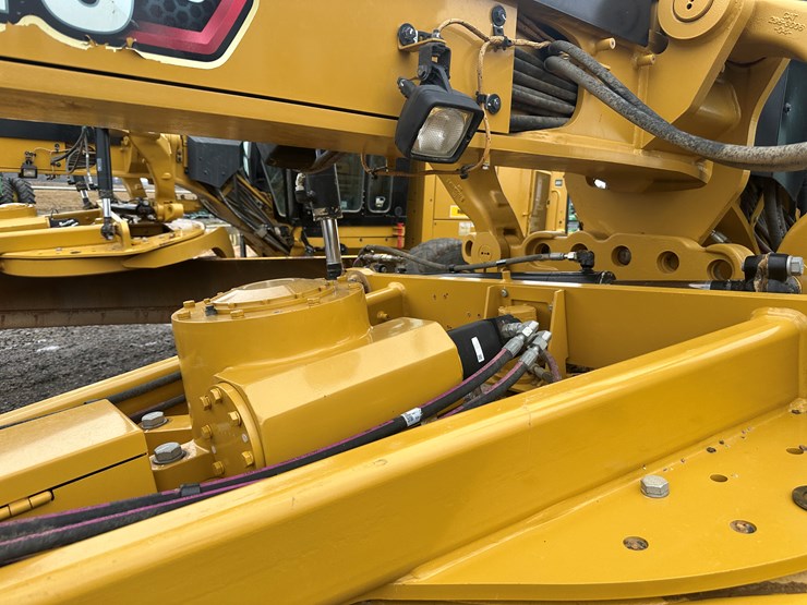 2022-caterpillar-140gc-awd-image-40