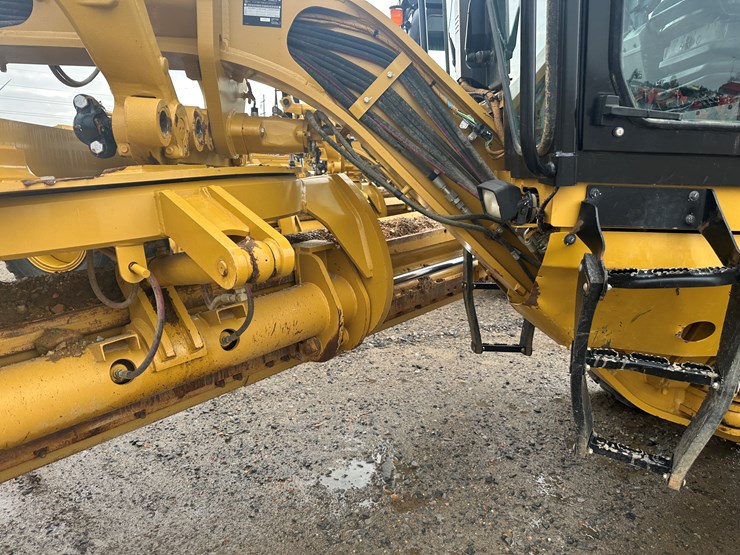 2022-caterpillar-140gc-image-25