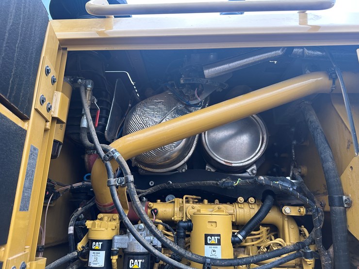 2022-caterpillar-140gc-image-83