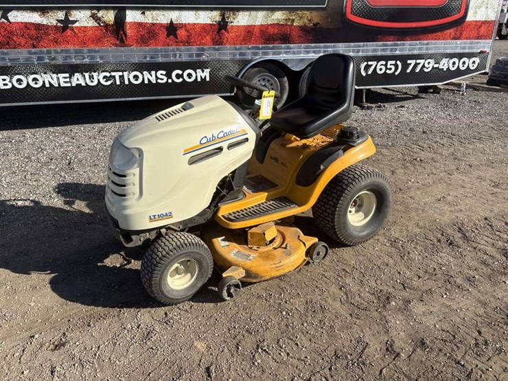cub-cadet-1042-lawn-mower-image-1