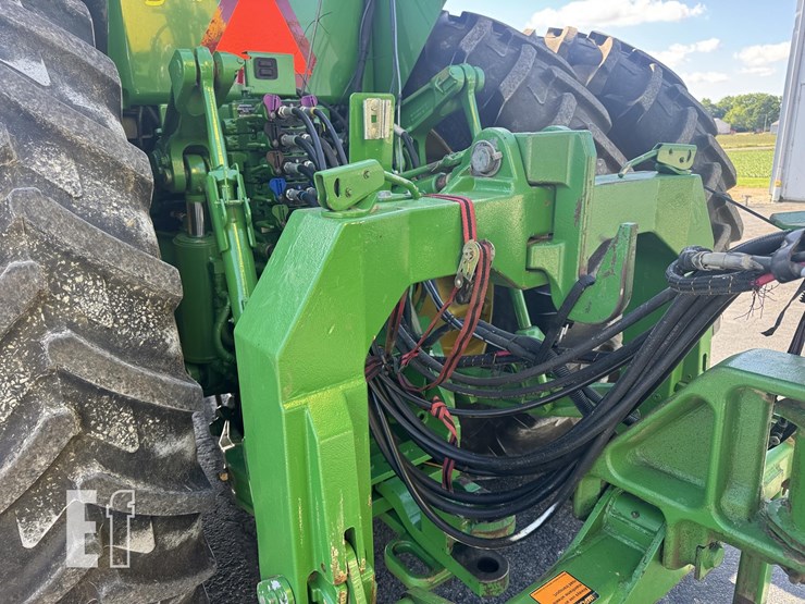 2013-john-deere-8235r-image-9