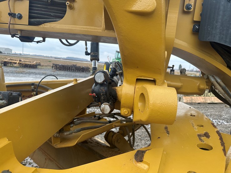 2022-caterpillar-140gc-awd-image-98