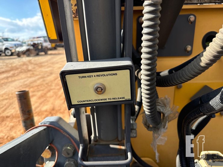 2018-volvo-p7110b-image-22