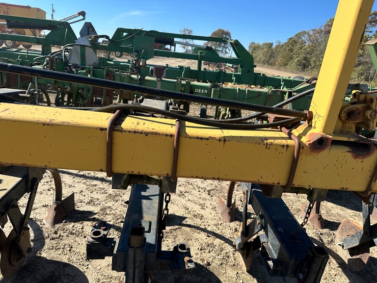 #33726-•-16-row-30"-cultivator-image-34
