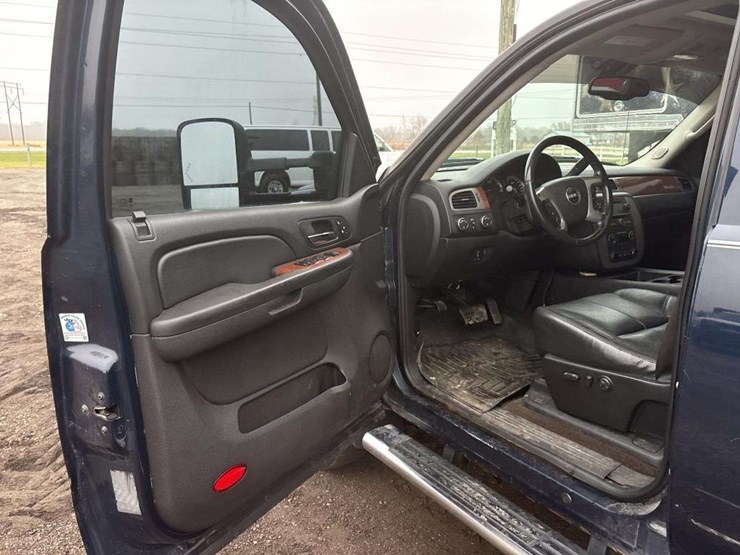 2008-gmc-3500-image-12