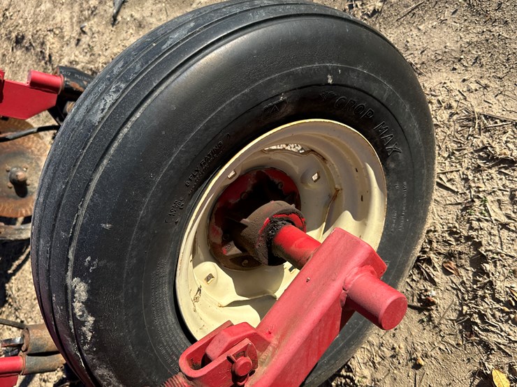 #33739-•-~20'-row-crop-cultivator-image-9