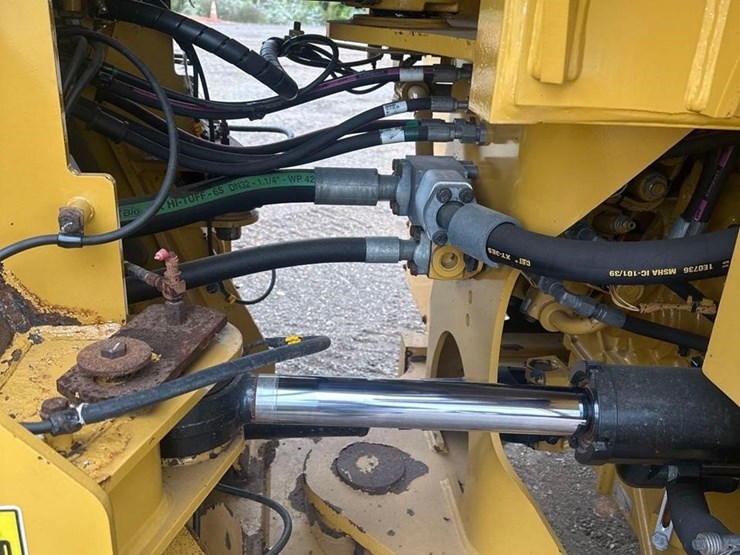 2020-caterpillar-962m-image-12