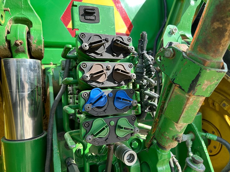 2010-john-deere-8285r-image-18