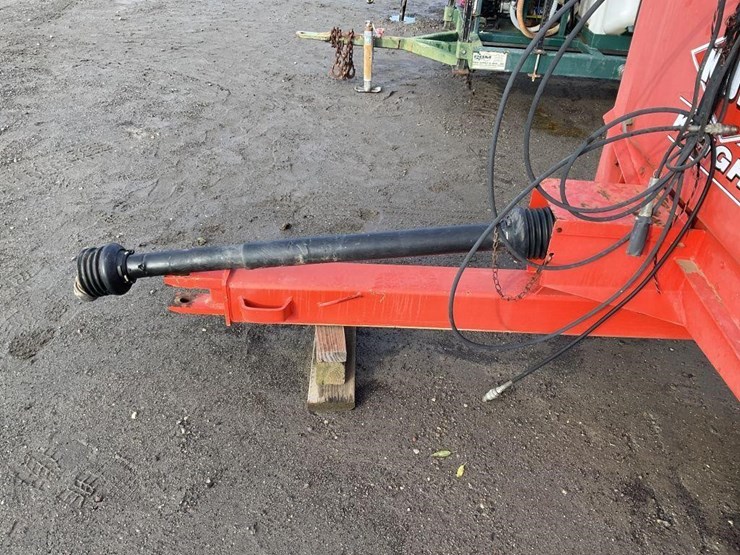 kuhn-slinger-8118-7'x16'-pull-pto-manure-spreader-image-9