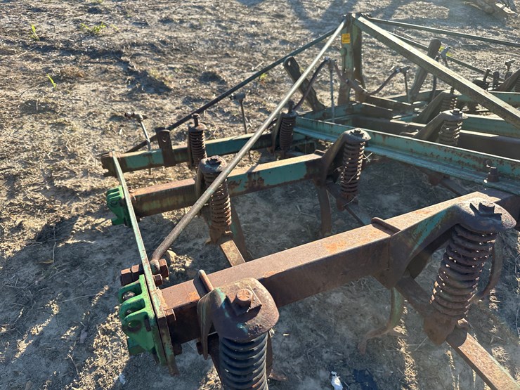 #33752-•-4.5'-chisel-plow-image-7