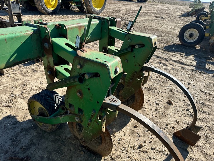 john-deere-16-image-17