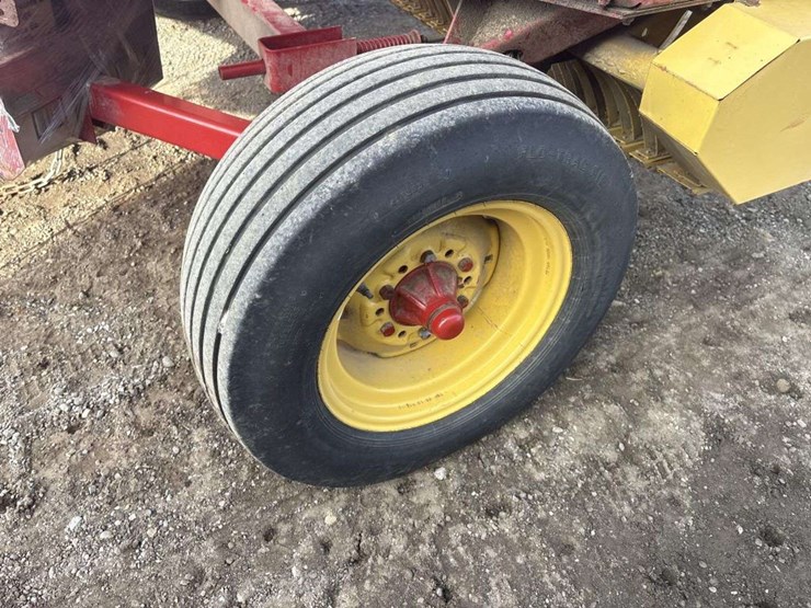 new-holland-570-image-10