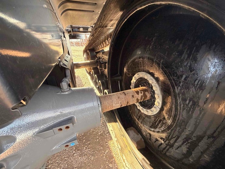 2020-agco-mt875e-large-frame-row-crop-track-tractor-image-28