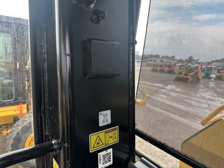 2022-caterpillar-140gc-image-96