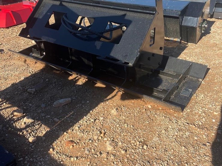 future-hydraulic-skid-plate-compactor-image-2