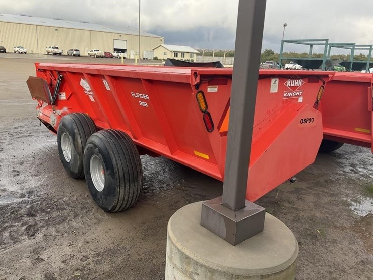 kuhn-slinger-8118-16'x7'-pull-pto-manure-spreader-image-4