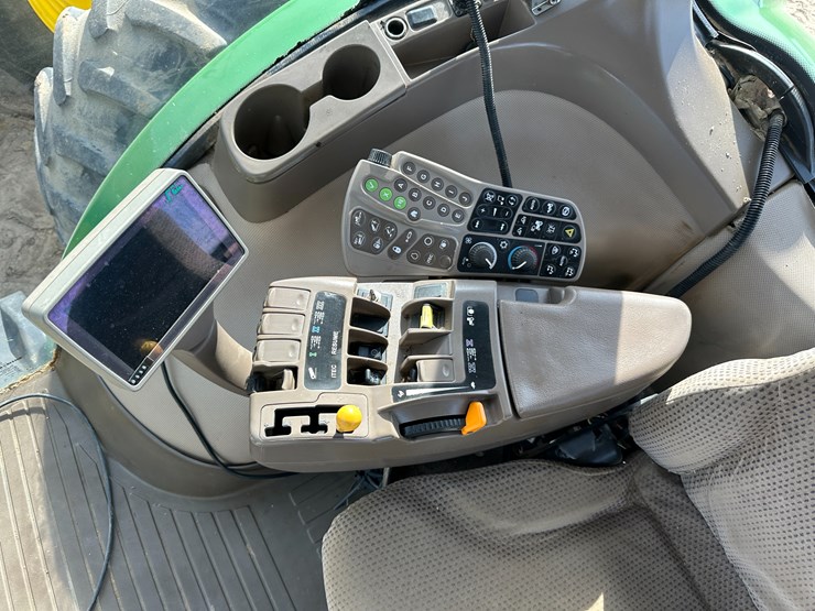 2010-john-deere-8285r-image-57