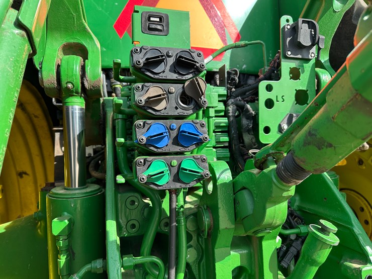 2016-john-deere-8320r-image-22