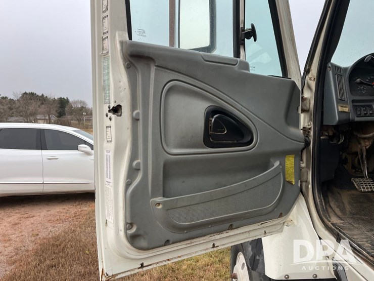 2005-international-7600-image-53