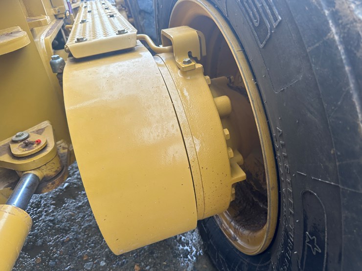 2022-caterpillar-140gc-image-15