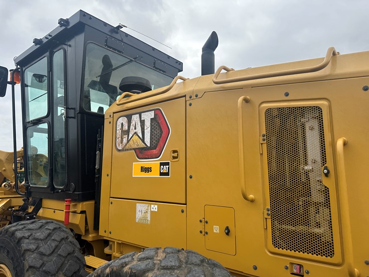 2022-caterpillar-140gc-image-24