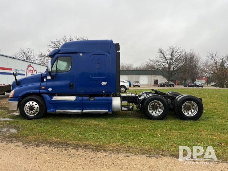 2013-freightliner-truck-(jn3436,-unit-4076)-image-15