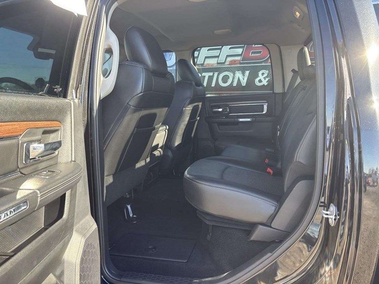 2015-ram-2500-laramie-image-15