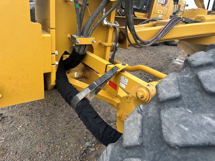 2022-caterpillar-140gc-awd-image-47