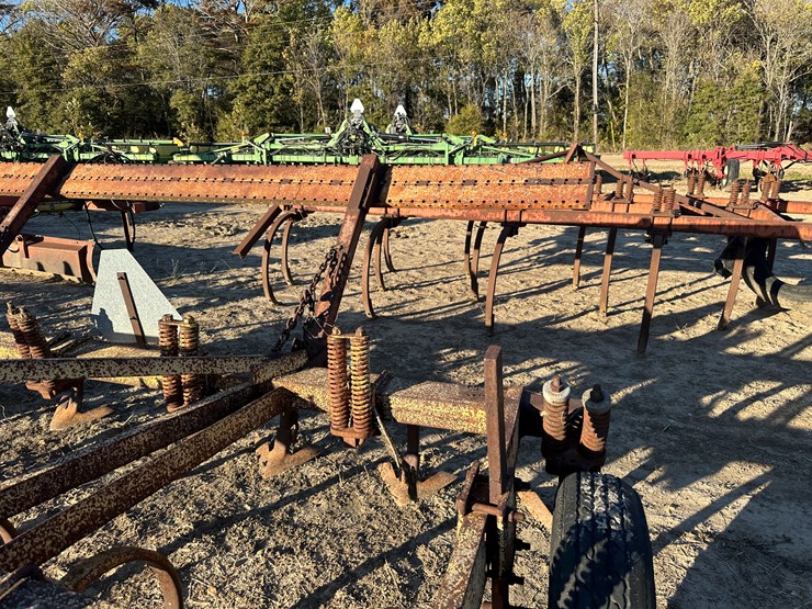 #33753-•-chisel-plow-image-11