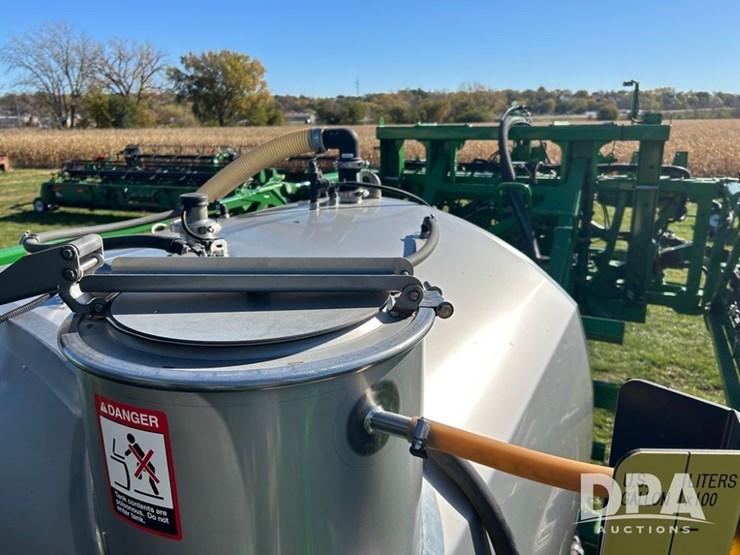 2022-john-deere-410r-image-55