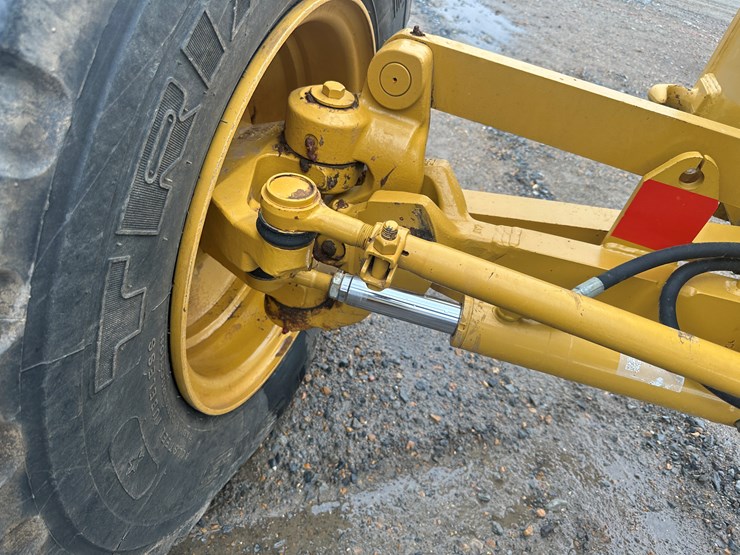 2022-caterpillar-140gc-image-16