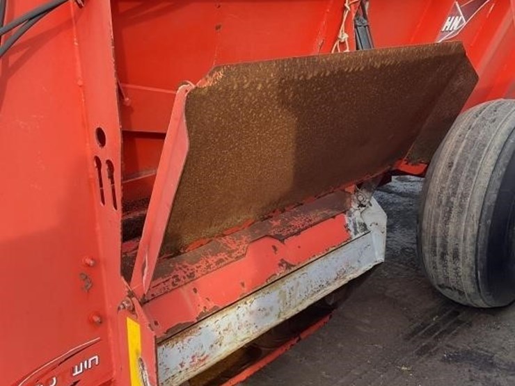 kuhn-slinger-8118-7'x16'-pull-pto-manure-spreader-image-8