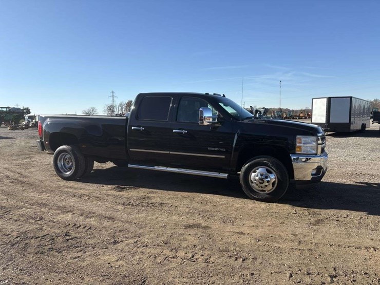 2013-chevrolet-3500hd-image-7