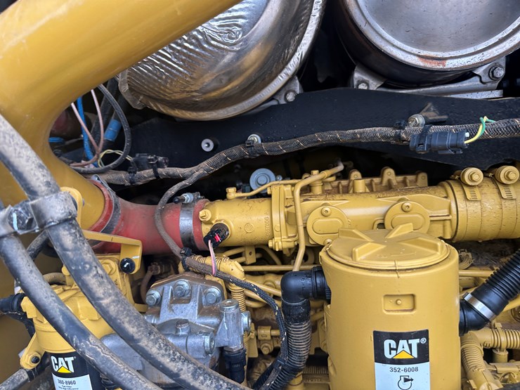 2022-caterpillar-140gc-image-79